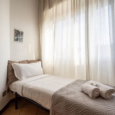Guesthost - Naviglio Pavese Comfortable With Balcony! * ミラノ