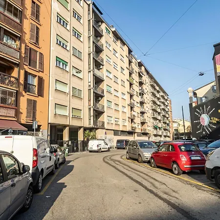Guesthost - Naviglio Pavese Comfortable With Balcony! ミラノ