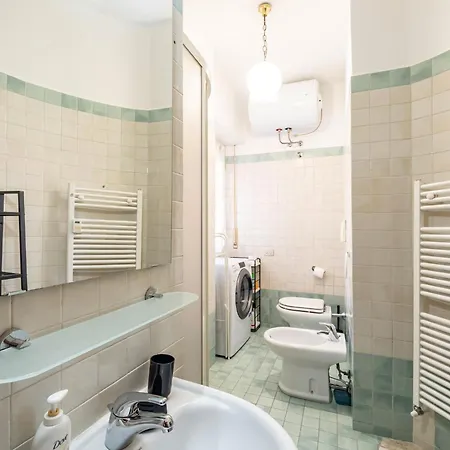 Guesthost - Naviglio Pavese Comfortable With Balcony! Апартаменты *