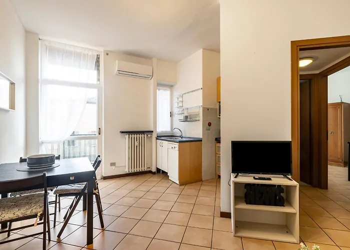 Guesthost - Naviglio Pavese Comfortable With Balcony! Apartament
