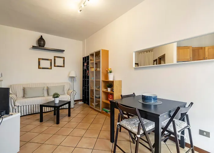 Apartament Guesthost - Naviglio Pavese Comfortable With Balcony! *